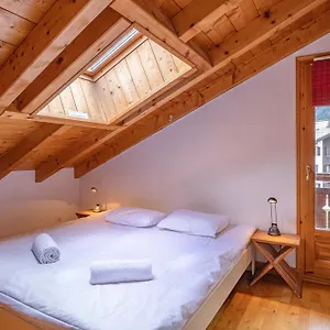 Capucin - A 3 Bedroom Mountain Loft , Chamonix France